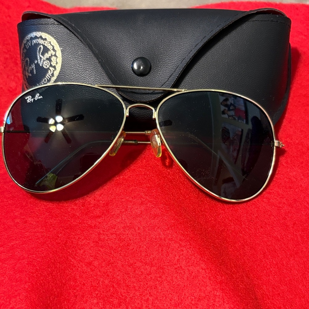 Ray-Ban Gold Frame Aviator Sunglasses with Black Lenses